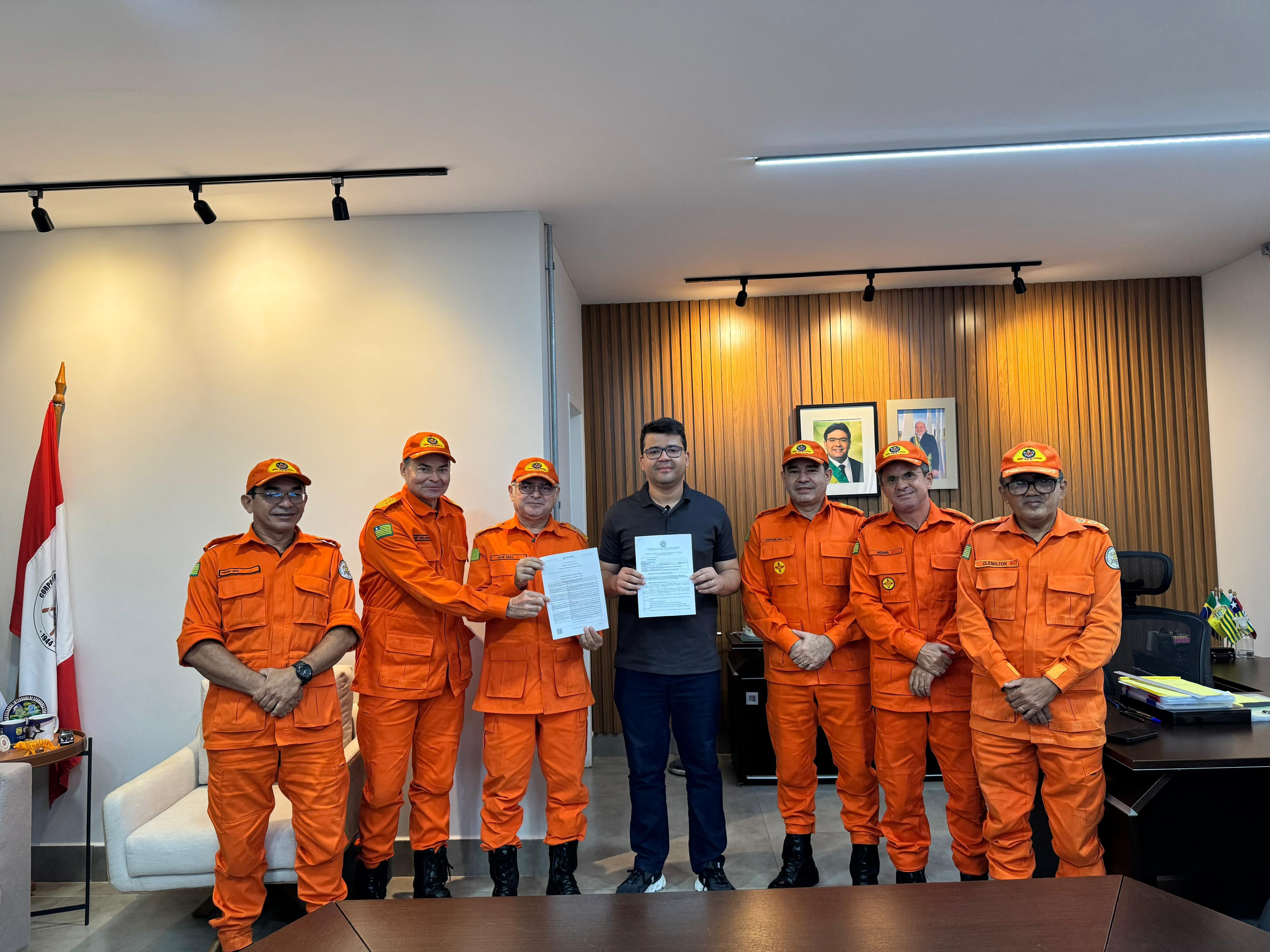 Chico Lucas oficializa construção do Corpo de Bombeiros no Cerrado piauiense