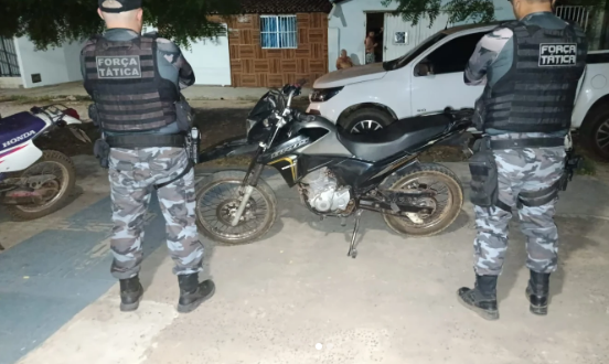 Motocicleta com sinais adulterados é apreendida no centro de Piripiri