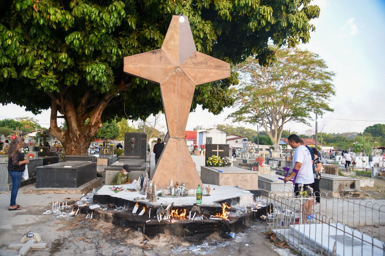 Piripiri vive um domingo de fé e saudade no Dia de Finados