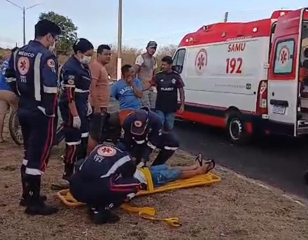 Homem fica ferido após cair de moto em avenida de Piripiri