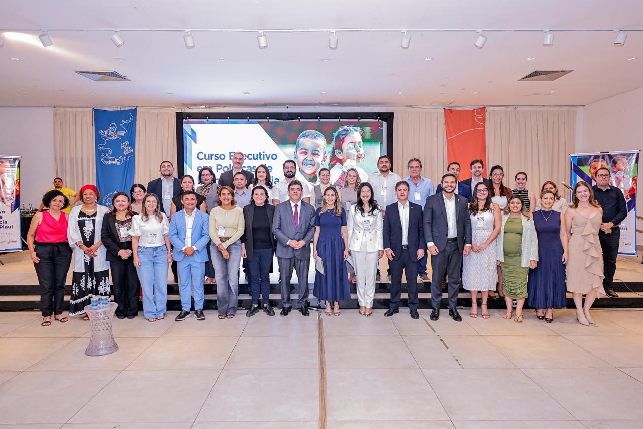 Prefeita Jôve Oliveira participa de curso sobre políticas da primeira infância