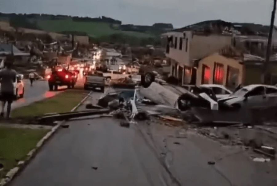Tornado deixa 5 mortos e centenas de feridos no Paraná