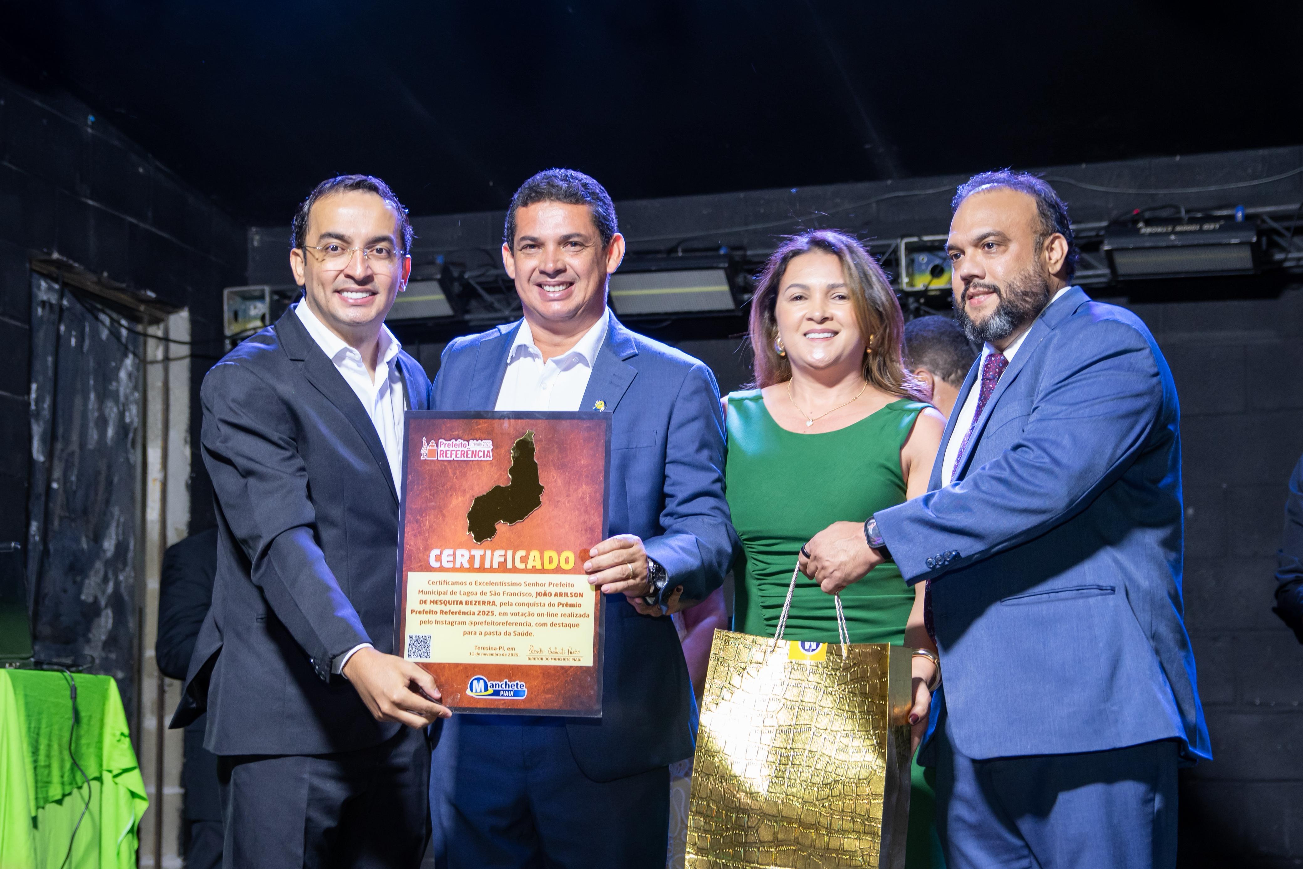 Prefeito João Arilson recebe, pela terceira vez, o prêmio Prefeito Referência