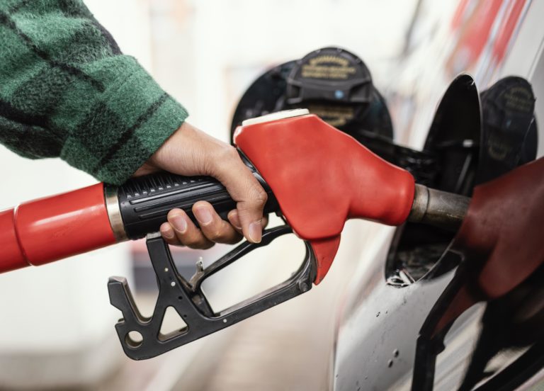 MPPI firma TAC e multa posto em R$ 24 mil por gasolina irregular em Piripiri