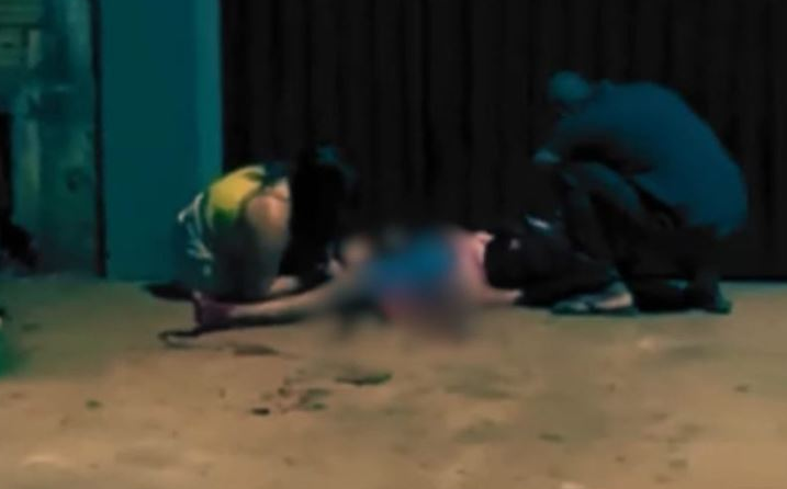 Mulher é presa em flagrante após esfaquear perna e órgão genital de companheiro