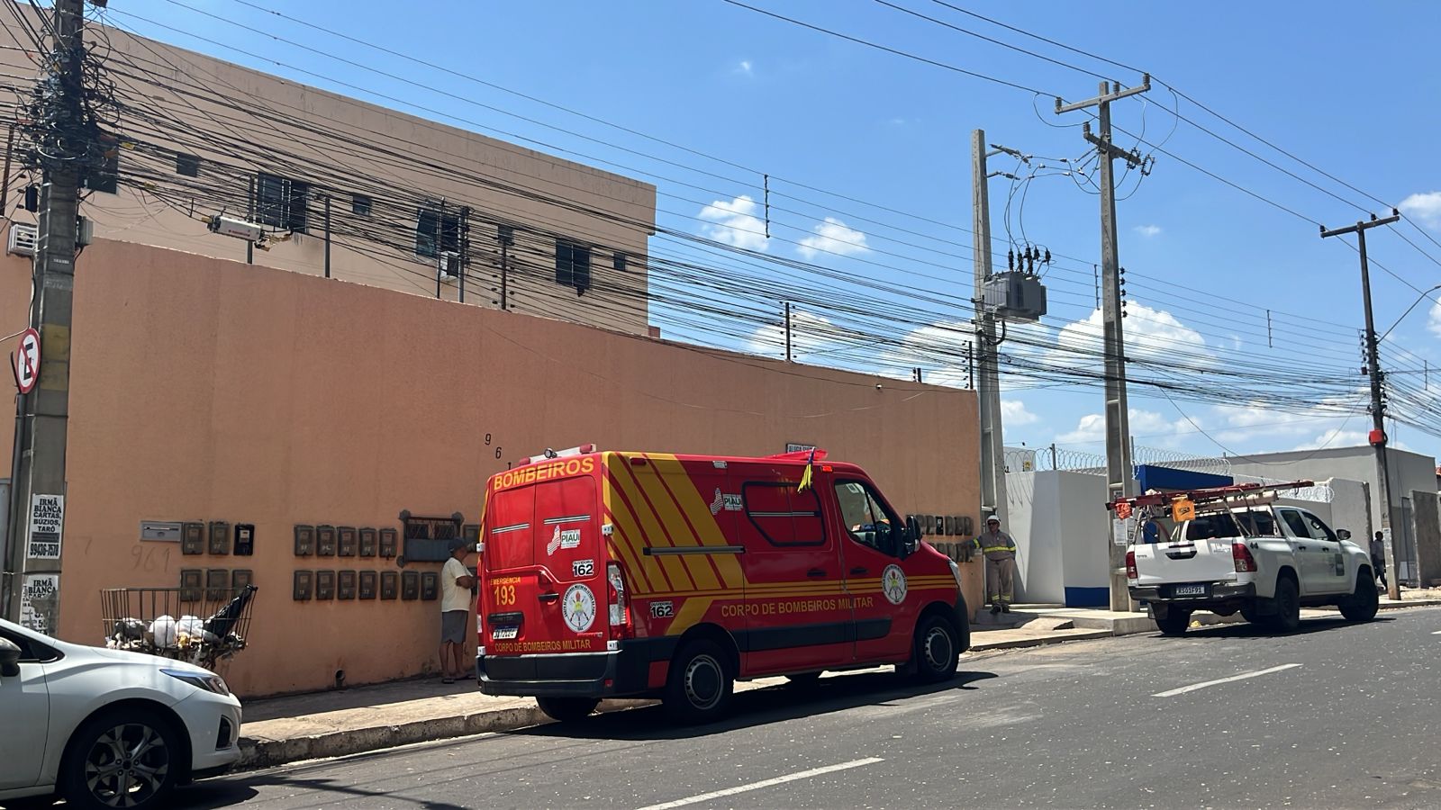 Choque elétrico mata filho e deixa pai ferido durante reparo de ar-condicionado