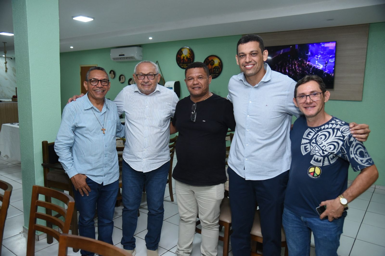 Vereador Alan Osório oferece jantar de despedida ao pároco Roberto Francelino
