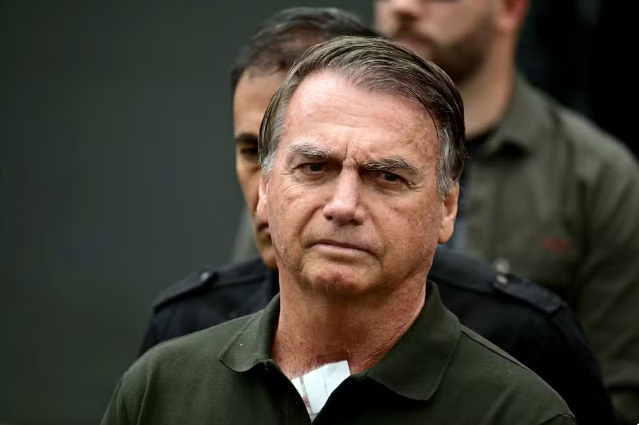 Bolsonaro é levado para a sede da PF após prisão preventiva