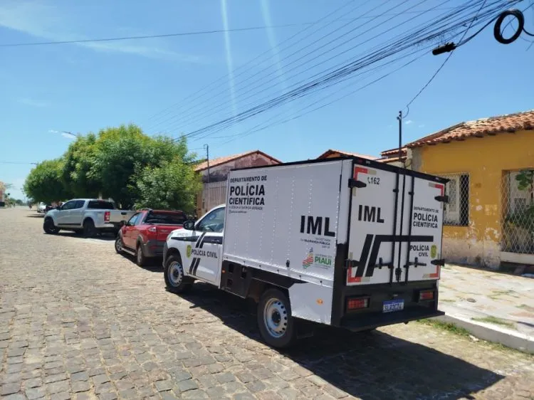 Costureira de 74 anos é encontrada morta em casa