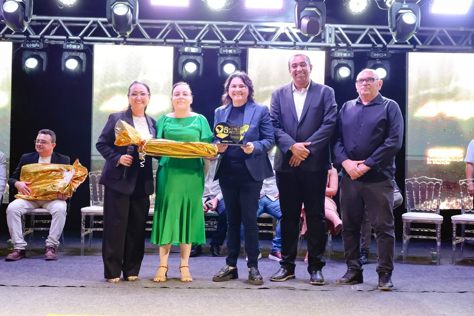 SEDUC de Piripiri homenageia educadores no V Prêmio Professores de Piripiri