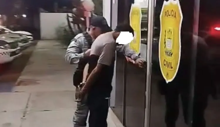 Homem é preso por tráfico de drogas após tentar fugir da polícia