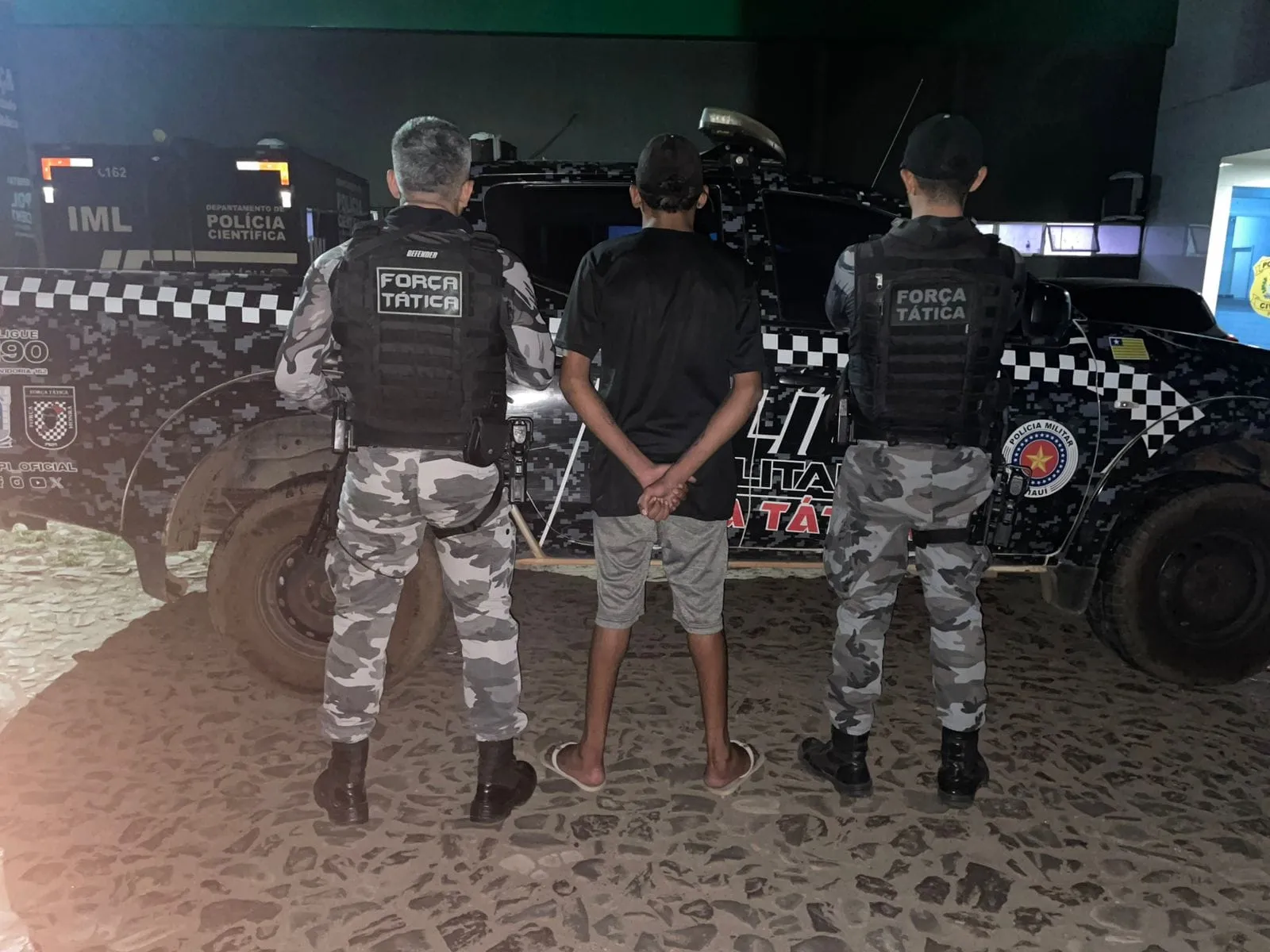 Força Tática prende homem com iPhone roubado em Piripiri