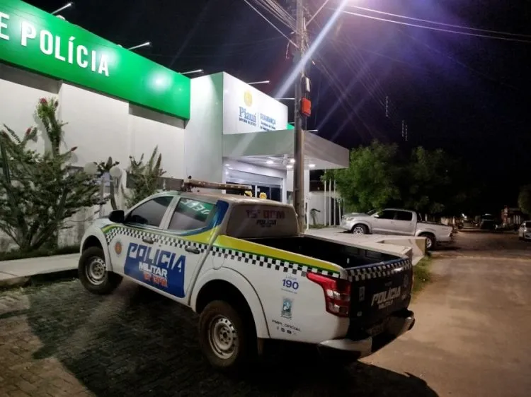 Briga termina com homem esfaqueado no pescoço; suspeito fugiu