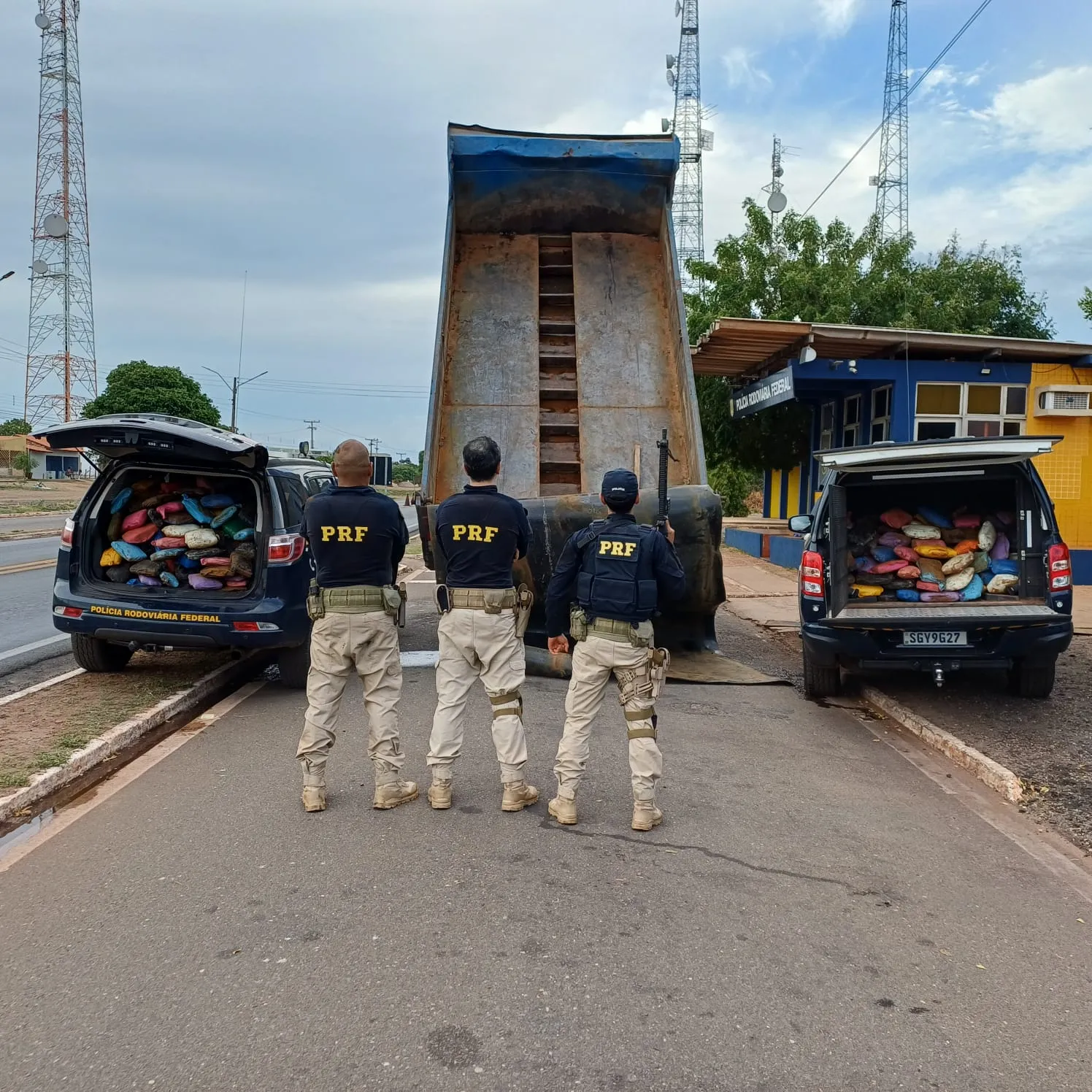 PRF apreende 350 kg de skunk durante fiscalização no Piauí