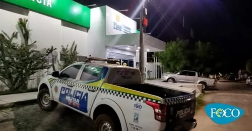 Homem tenta matar esposa com golpe de facão na cabeça