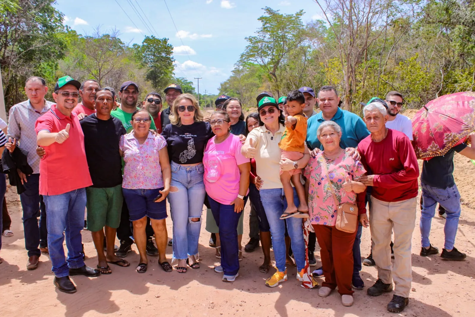 Prefeitura de Piripiri inaugura estradas  e vistoria barragem na zona rural 