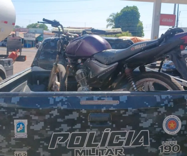 Homem é preso por receptação após ser flagrado com motocicleta roubada
