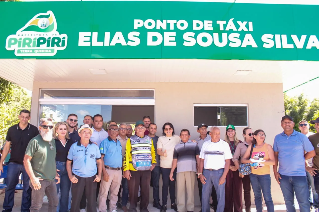 Prefeita Jôve entrega primeiro Ponto de Táxi Padrão de Piripiri