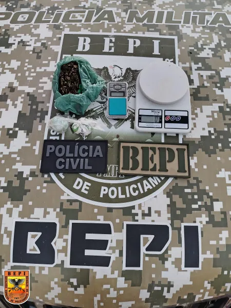Forças de segurança prendem dois homens e apreendem drogas durante operação