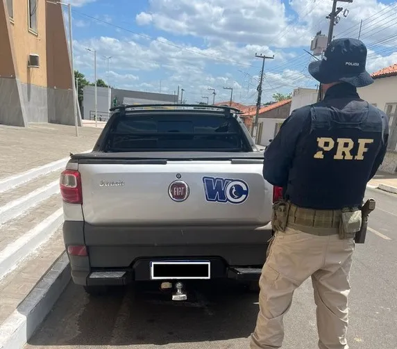 PRF recupera veículo roubado no município de Barras (PI)