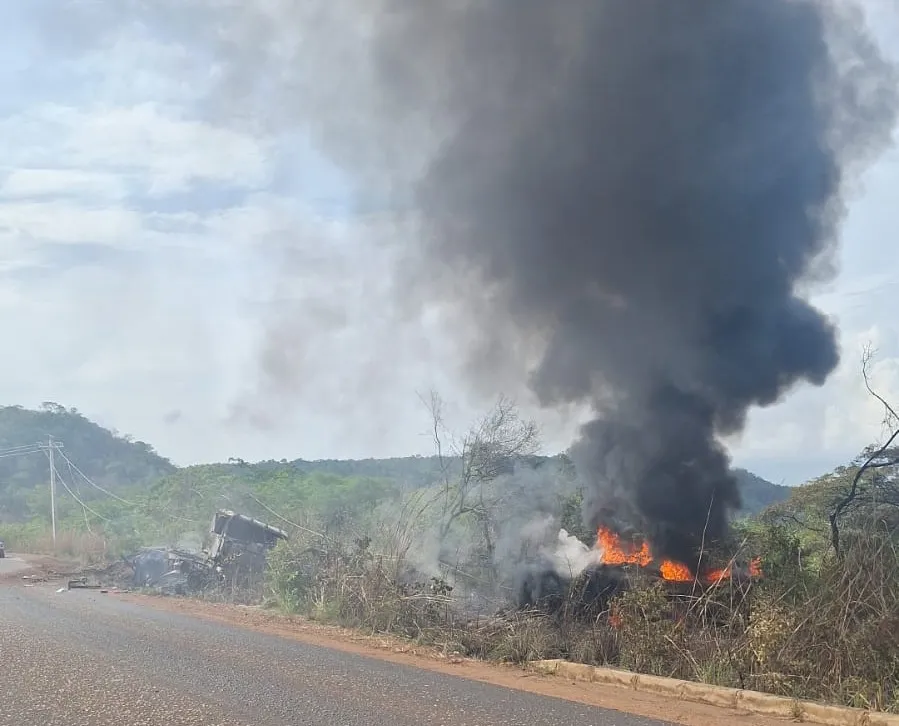 Caminhoneiro morre carbonizado após caminhão-tanque pegar fogo no Piauí