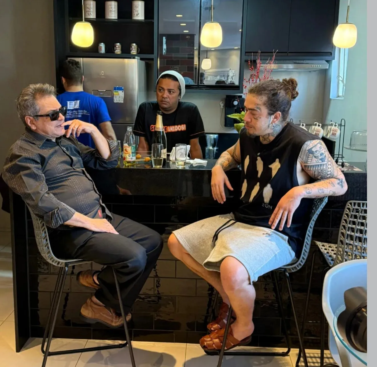 Whindersson Nunes faz visita a João Cláudio Moreno no Piauí