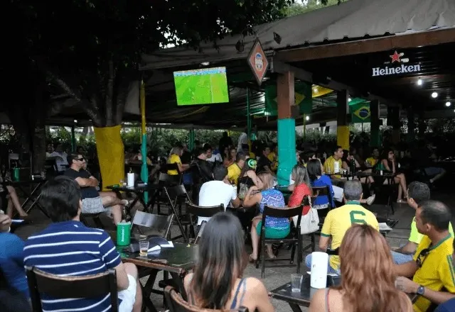 Fim de ano puxa consumo e faturamento de bares e restaurantes cresce 6%
