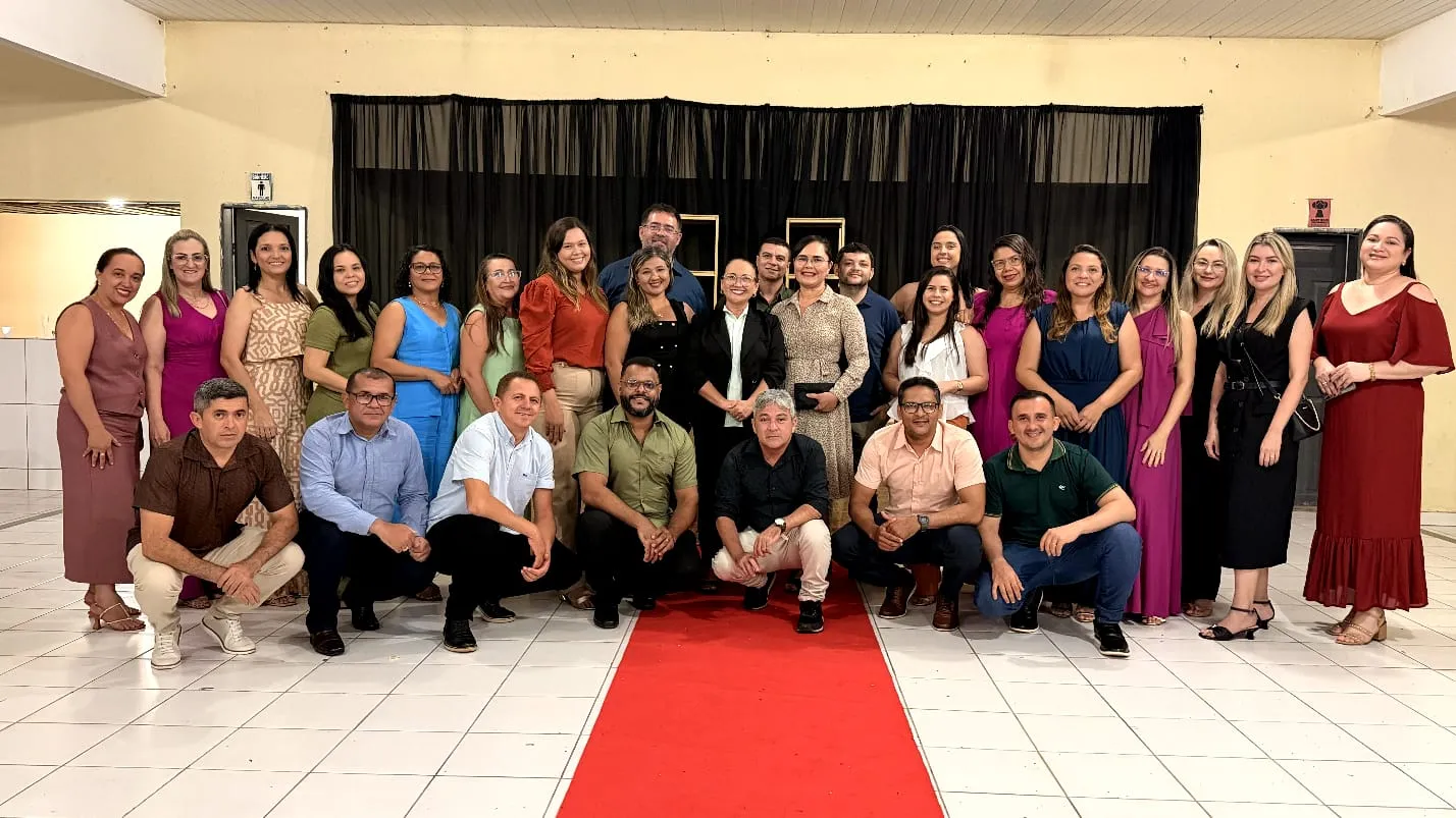 Prefeitura de Piripiri realiza formatura de alunos da EJA no Clube do Liceu