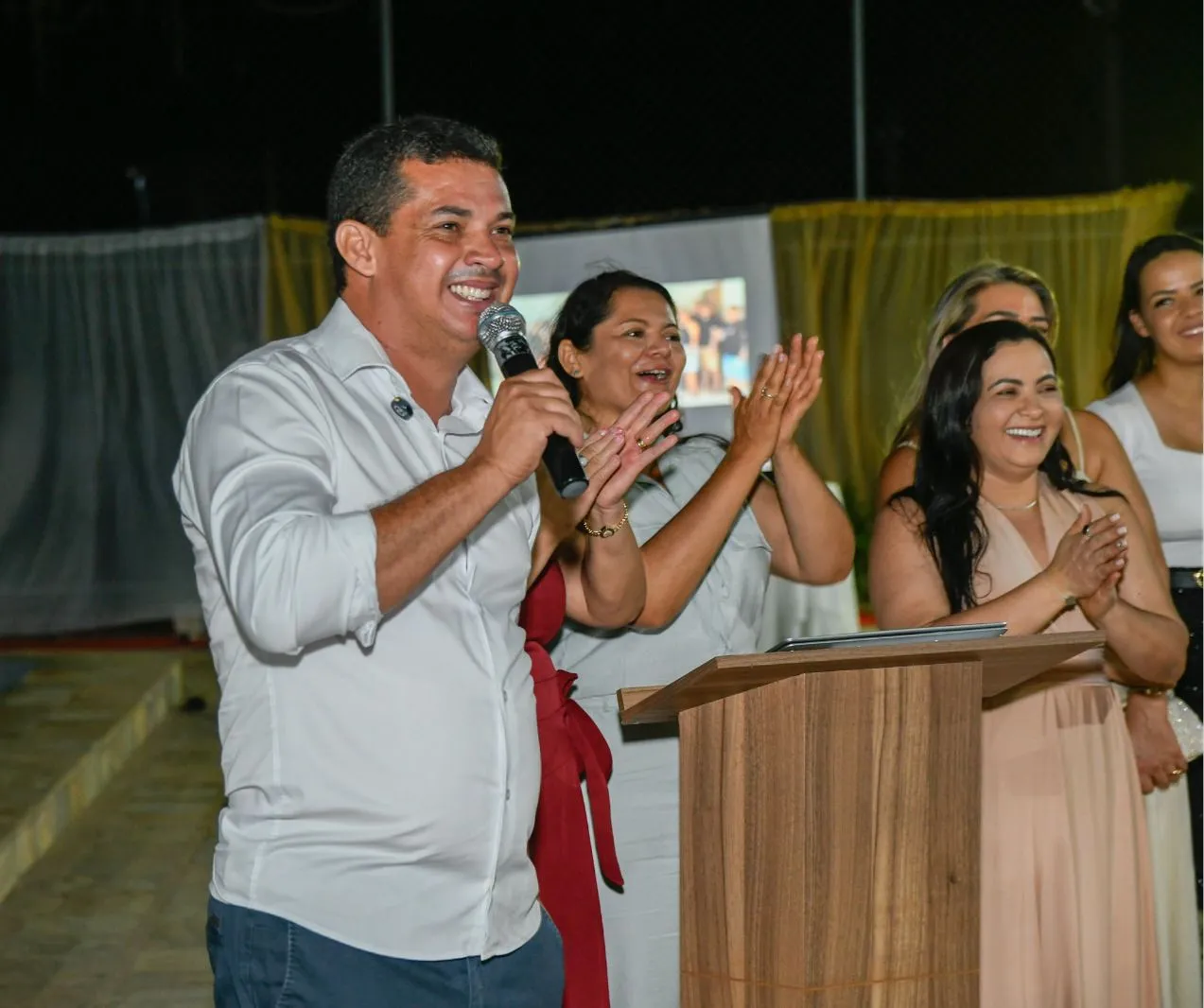 Prefeito João Arilson antecipa salário dos servidores no Natal