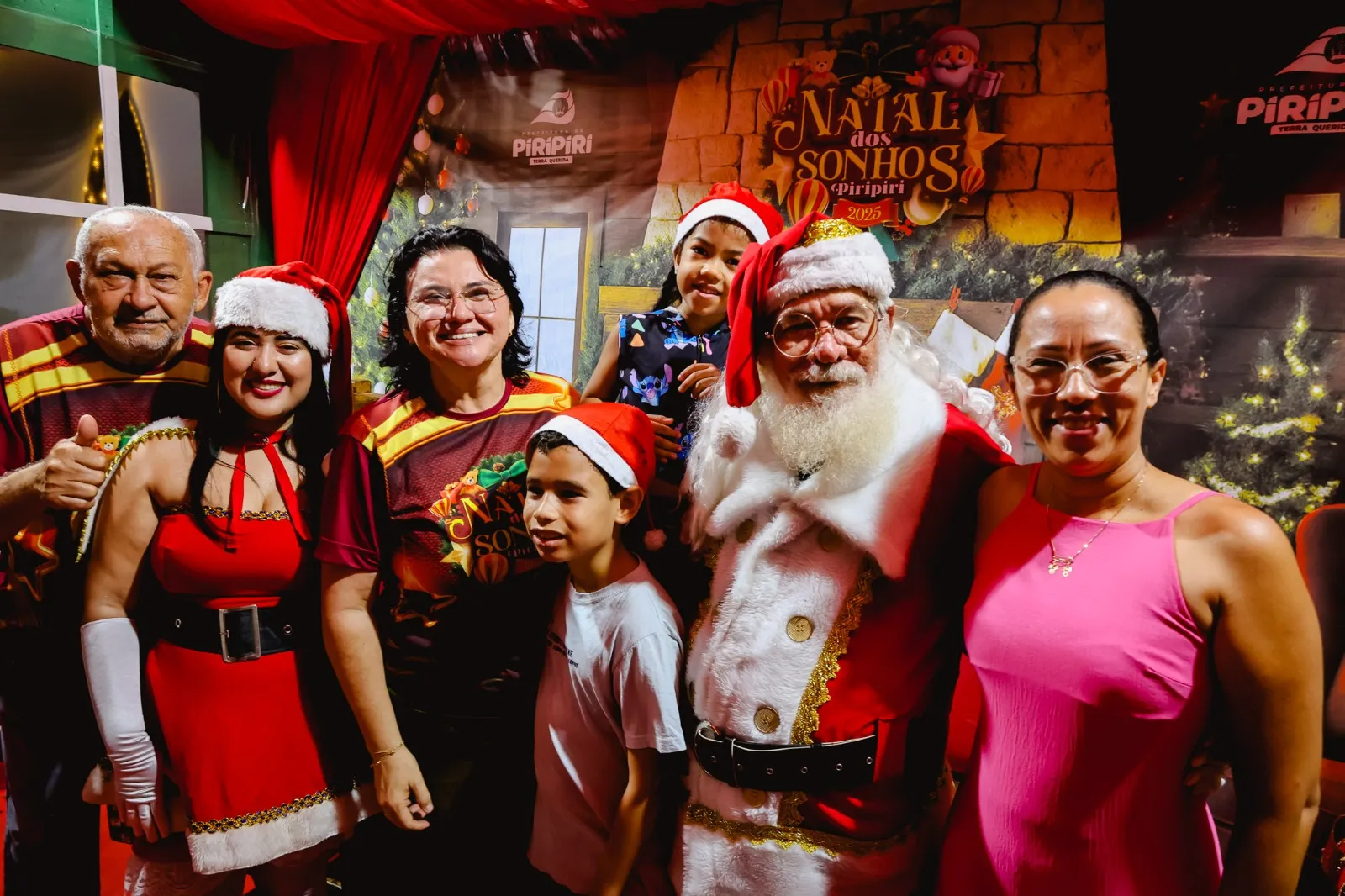 Prefeitura de Piripiri realiza Desfile de Natal com chegada do Papai Noel