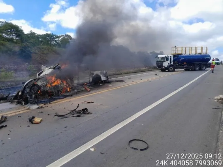 Batida entre carros deixa 11 mortos na BR-101