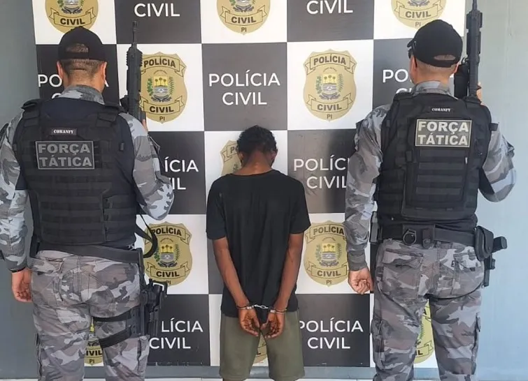 Homem é preso acusado de assalto utilizando uma faca