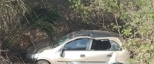 Família sofre acidente após motorista perder controle de carro na PI-211