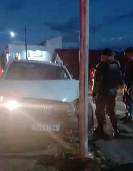 Motorista passa mal ao volante e bate em poste no Centro de Piripiri