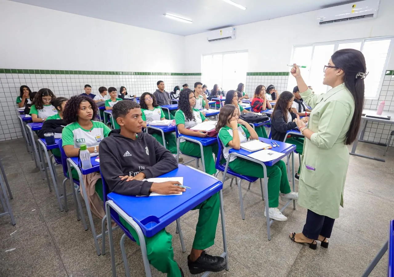 Seduc convoca 1.000 profissionais da Educação