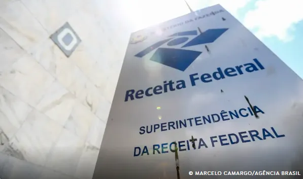 Receita nega aumento de imposto para professores com novo piso