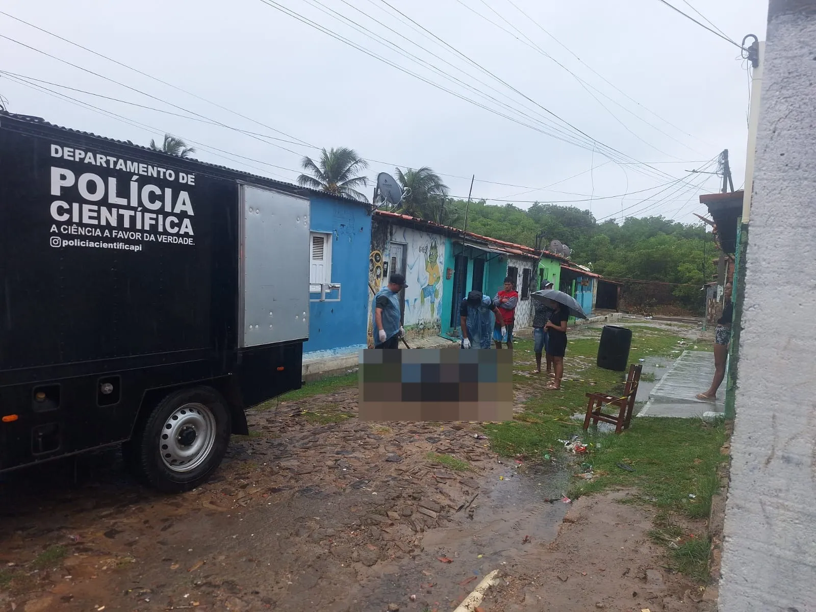 Adolescente de 16 anos morre eletrocutado após fio cair em rua durante chuva