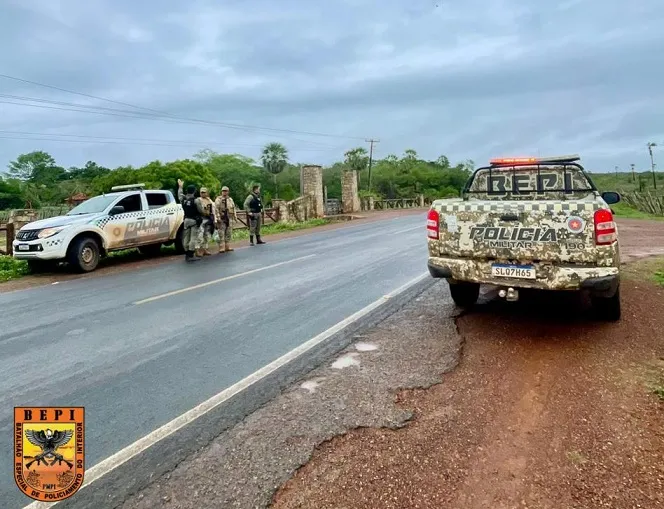 PM apreende arma de fogo e munições durante barreira policial na PI-214