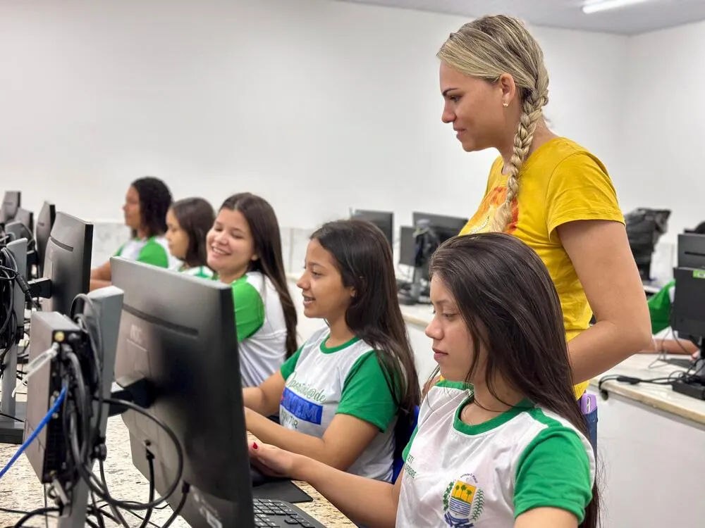 Seduc convoca 1.500 profissionais da educação para escolas de tempo integral