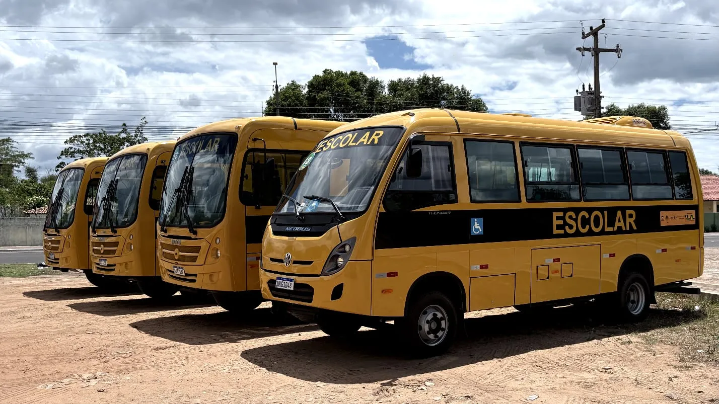 Prefeitura de Piripiri reforça transporte escolar com quatro novos ônibus