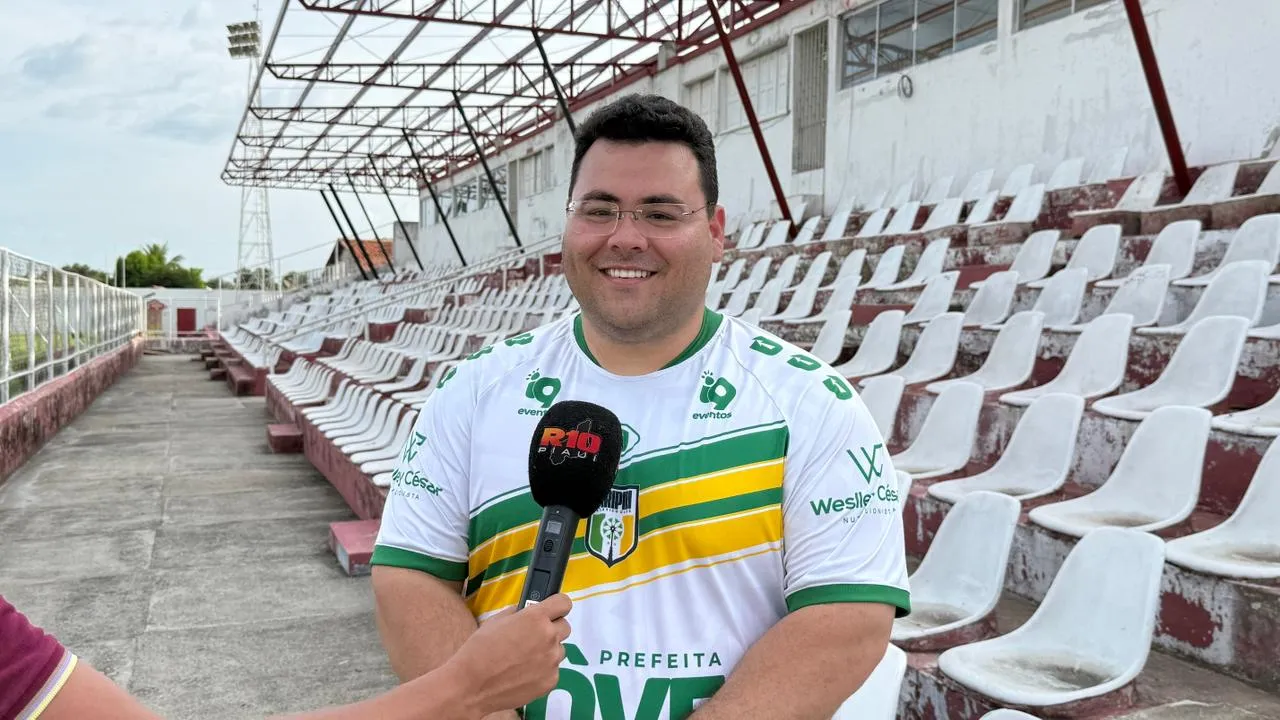 Arena Ytacoatiara recebe novo gramado e nova cobertura no setor de cadeiras