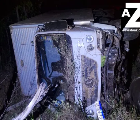 Caminhão tomba na PI-110 e deixa motorista ferido