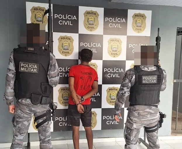 Homem é preso acusado de tentar invadir residência armado
