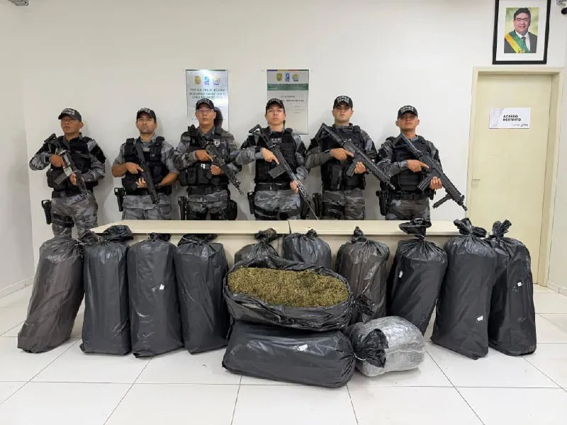 Motorista é preso transportando 121 kg de maconha em sacos