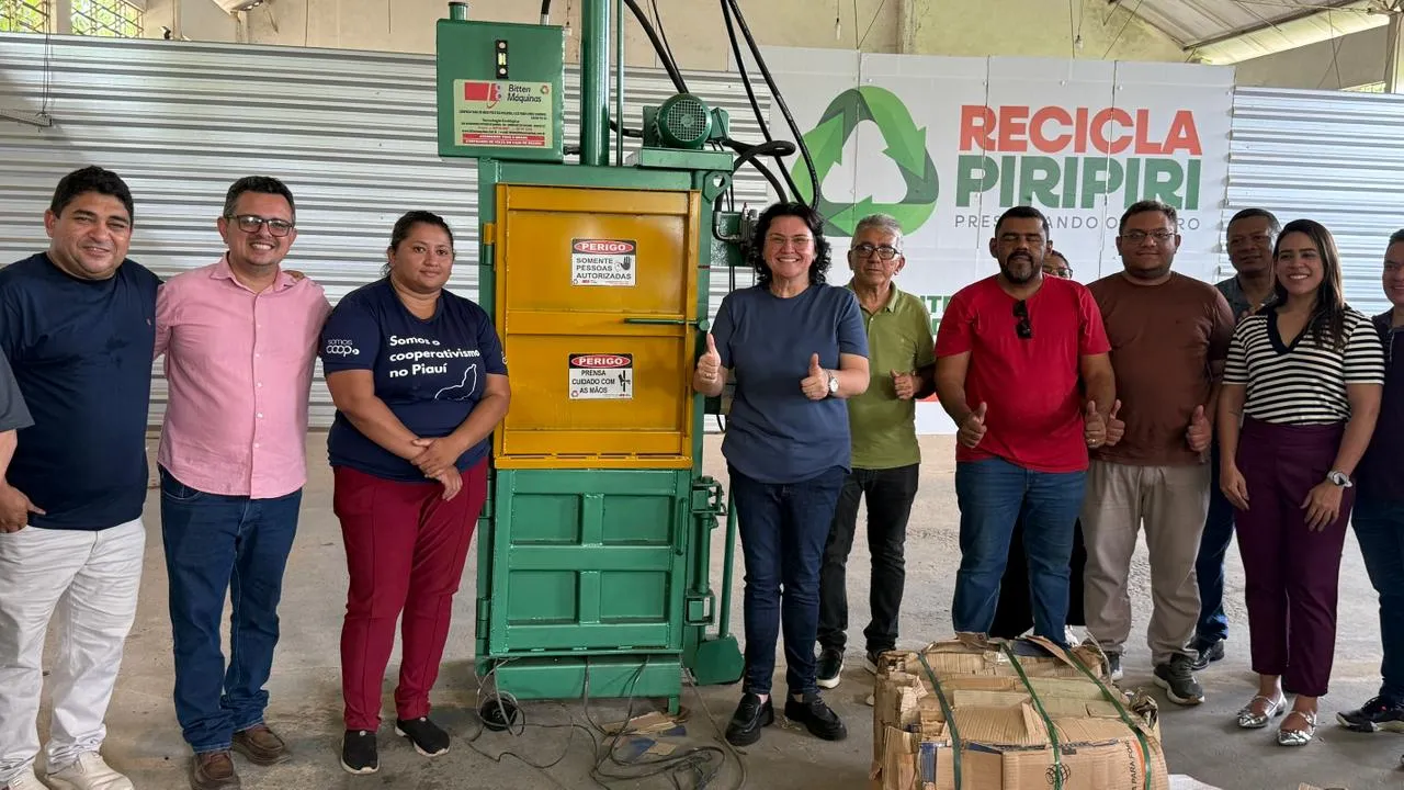 Prefeitura de Piripiri entrega prensa e fortalece reciclagem no município