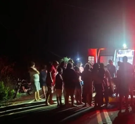 Acidente na PI-211 entre moto e animal na pista deixa mulher ferida