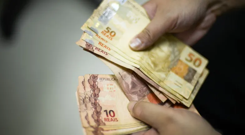 Abono salarial PIS/Pasep fará primeiro pagamento