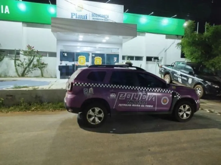 Homem é conduzido à delegacia após invadir casa do ex-namorado