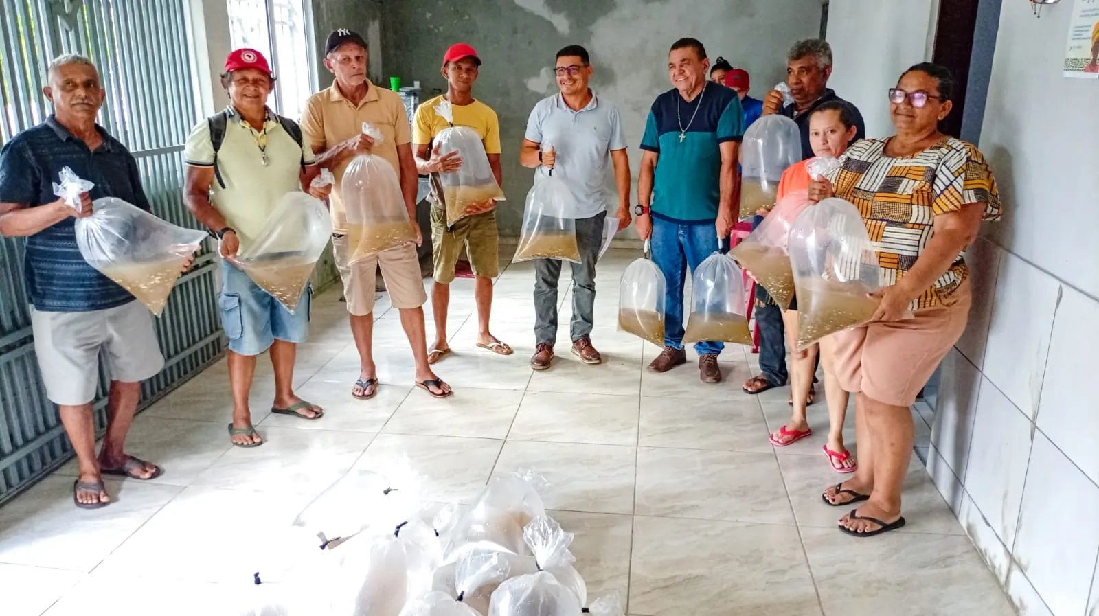 Prefeitura de Piripiri entrega alevinos reforçando produção 