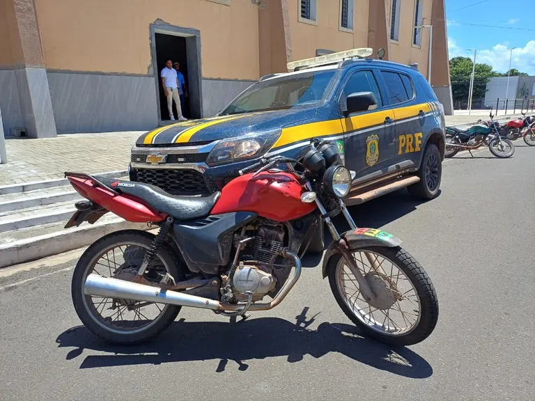 PRF recupera motocicleta furtada em Barras